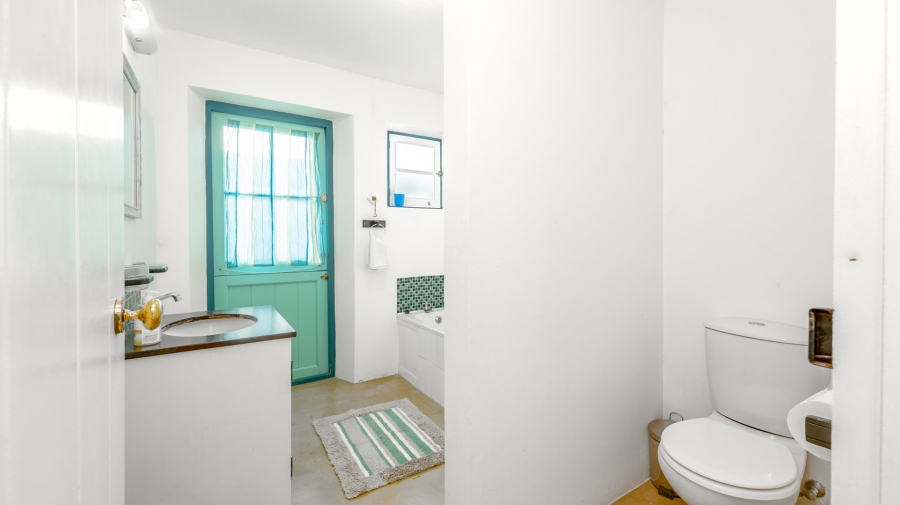 6 Bedroom Property for Sale in Struisbaai Western Cape